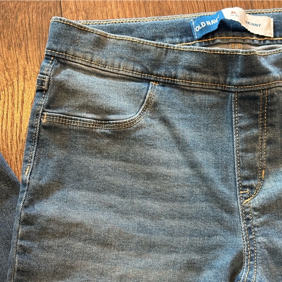 Old Navy Skinny Jeans - Picture 2 of 3